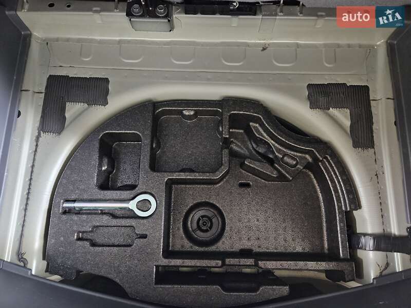 Хэтчбек Chevrolet Bolt EV 2018 в Киеве фото 60 Хэтчбек Chevrolet Bolt EV 2018 в Киеве