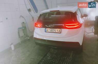 Хэтчбек Chevrolet Bolt EV 2022 в 