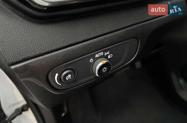 Хэтчбек Chevrolet Bolt EV 2022 в 