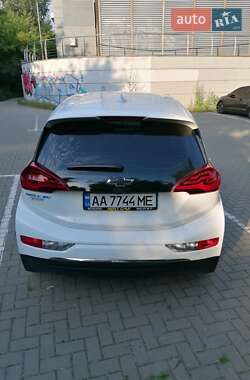 Хэтчбек Chevrolet Bolt EV 2020 в 