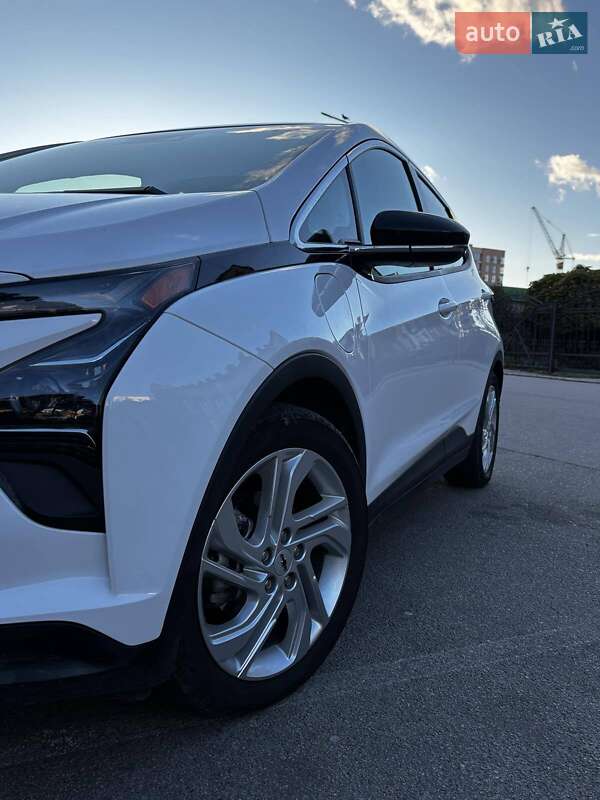 Хэтчбек Chevrolet Bolt EV 2023 в Киеве