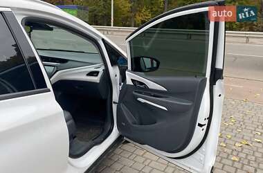 Хэтчбек Chevrolet Bolt EV 2020 в 