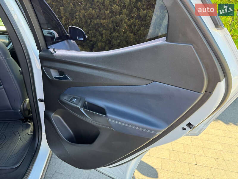 Хэтчбек Chevrolet Bolt EV 2022 в Стрые