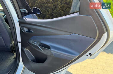 Хэтчбек Chevrolet Bolt EV 2022 в 