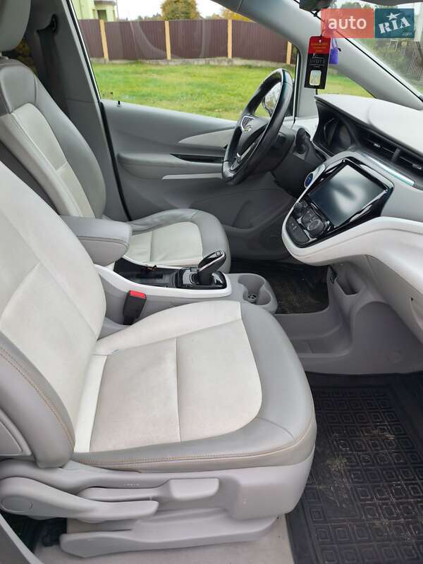 Хетчбек Chevrolet Bolt EV 2017 в Новояворівську