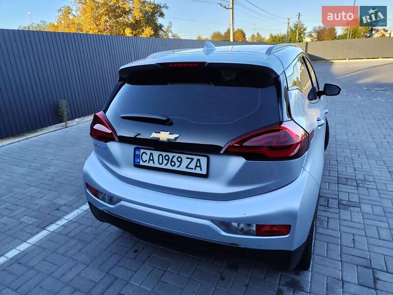 Хетчбек Chevrolet Bolt EV 2017 в Черкасах фото 16 Хетчбек Chevrolet Bolt EV 2017 в Черкасах