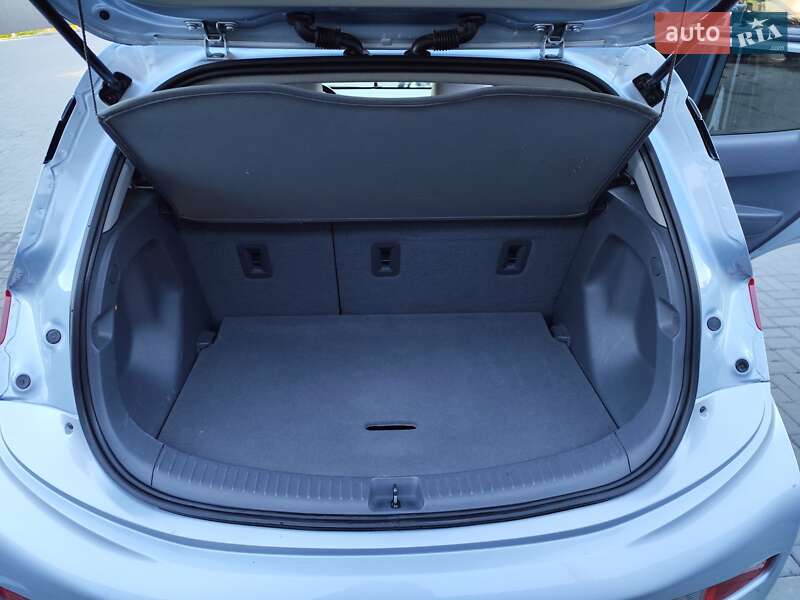 Хетчбек Chevrolet Bolt EV 2017 в Черкасах фото 30 Хетчбек Chevrolet Bolt EV 2017 в Черкасах
