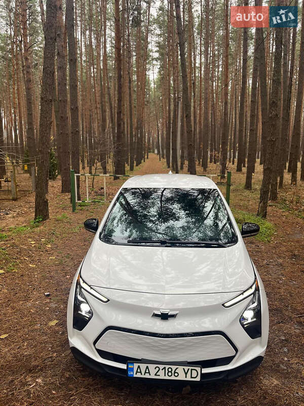 Хэтчбек Chevrolet Bolt EV 2023 в Киеве