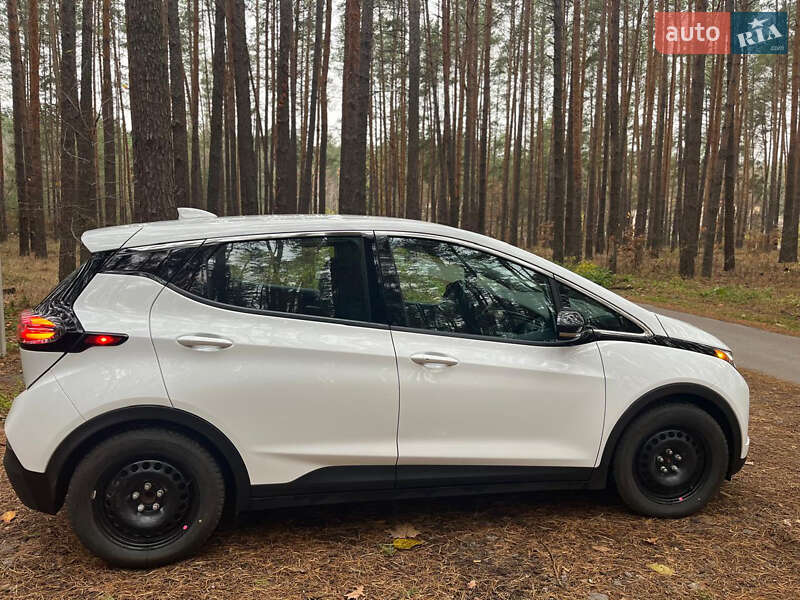 Хэтчбек Chevrolet Bolt EV 2023 в Киеве