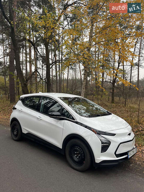 Хэтчбек Chevrolet Bolt EV 2023 в Киеве