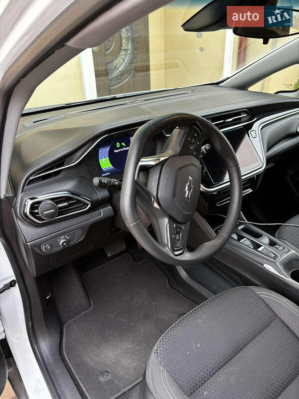 Хэтчбек Chevrolet Bolt EV 2023 в Киеве