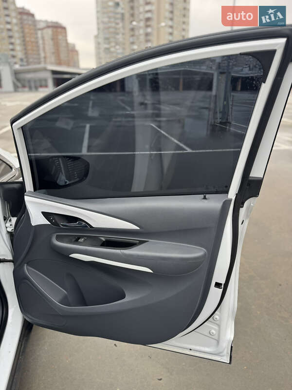Хетчбек Chevrolet Bolt EV 2019 в Києві фото 38 Хетчбек Chevrolet Bolt EV 2019 в Києві