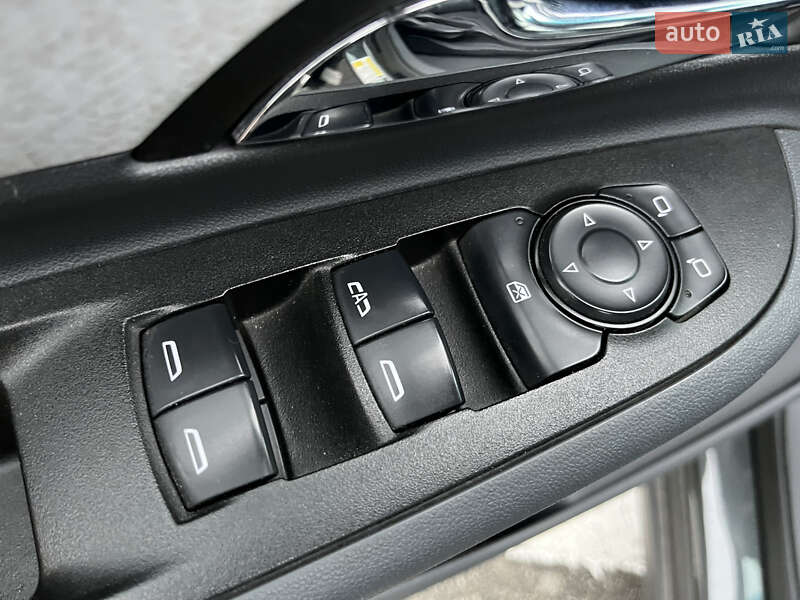 Хэтчбек Chevrolet Bolt EV 2016 в Киеве