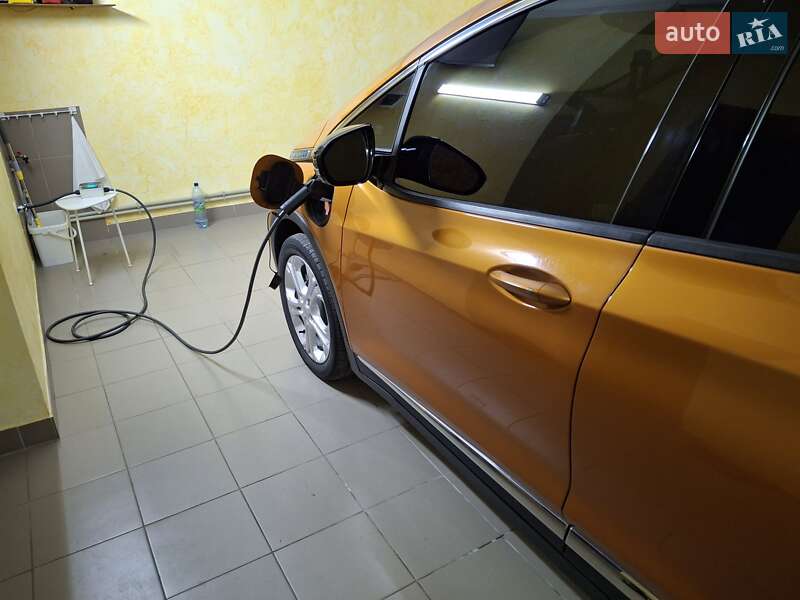 Хетчбек Chevrolet Bolt EV 2016 в Миргороді