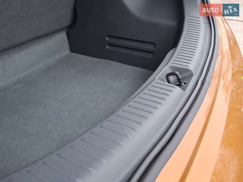 Хетчбек Chevrolet Bolt EV 2016 в Миргороді