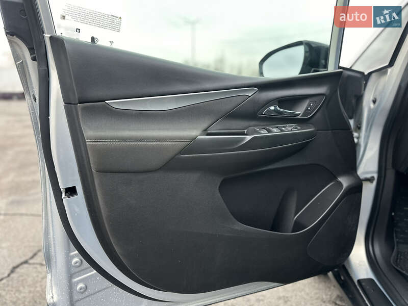 Хэтчбек Chevrolet Bolt EV 2023 в Киеве