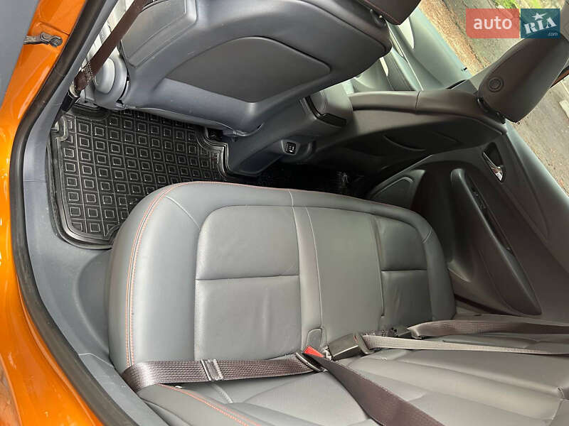 Хэтчбек Chevrolet Bolt EV 2017 в Смеле