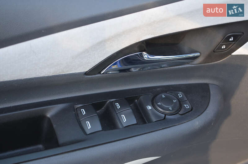 Хэтчбек Chevrolet Bolt EV 2021 в Киеве фото 26 Хэтчбек Chevrolet Bolt EV 2021 в Киеве