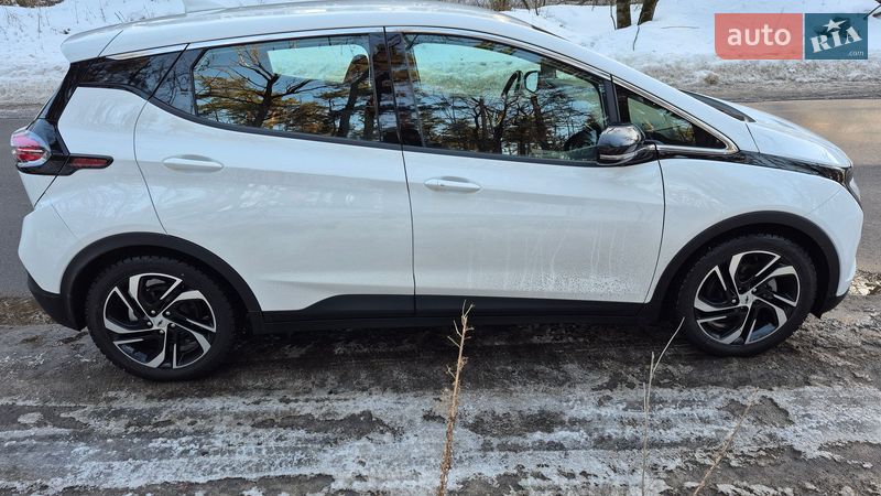 Хэтчбек Chevrolet Bolt EV 2022 в Киеве
