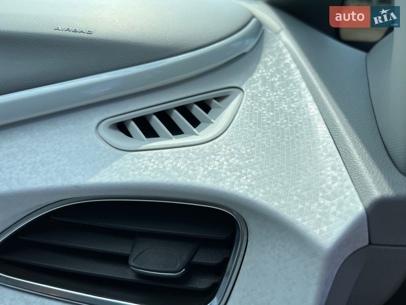 Хэтчбек Chevrolet Bolt EV 2017 в Киеве фото 30 Хэтчбек Chevrolet Bolt EV 2017 в Киеве