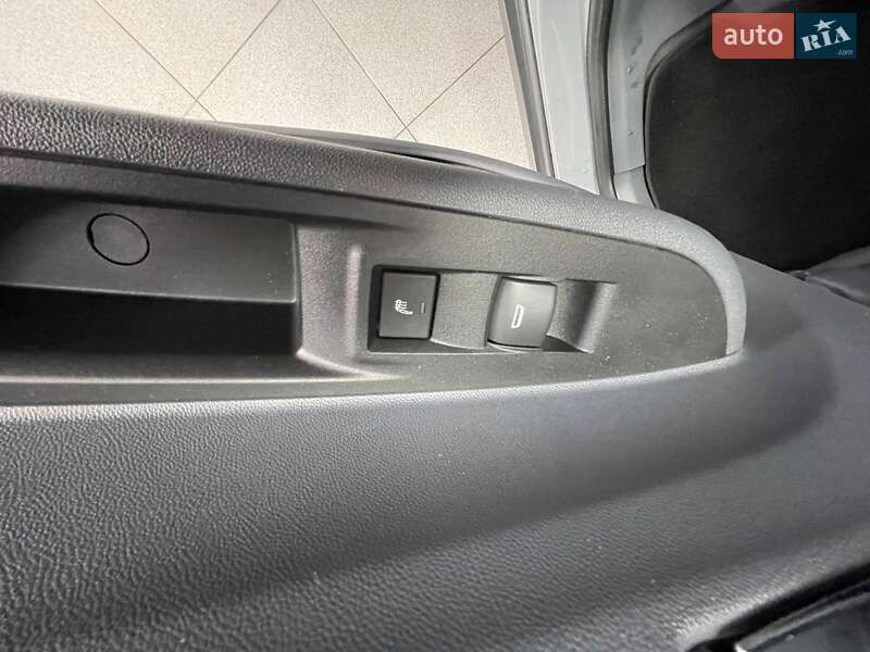 Хэтчбек Chevrolet Bolt EV 2019 в Киеве фото 43 Хэтчбек Chevrolet Bolt EV 2019 в Киеве