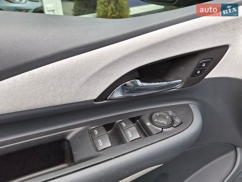 Хэтчбек Chevrolet Bolt EV 2016 в Львове фото 10 Хэтчбек Chevrolet Bolt EV 2016 в Львове