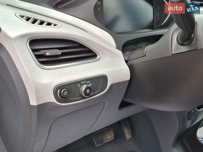 Хэтчбек Chevrolet Bolt EV 2016 в Львове фото 11 Хэтчбек Chevrolet Bolt EV 2016 в Львове