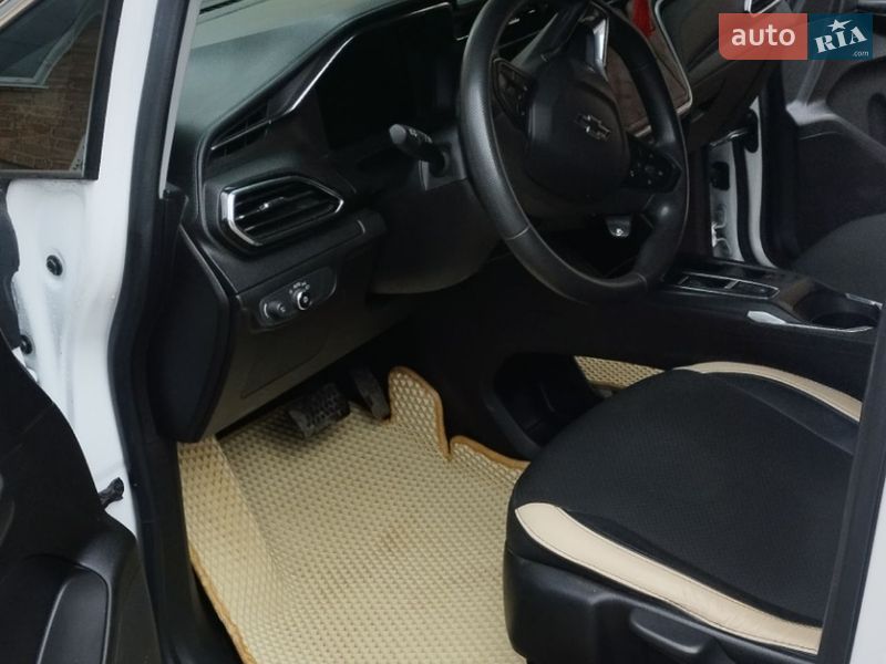 Хэтчбек Chevrolet Bolt EV 2023 в Золочеве фото 3 Хэтчбек Chevrolet Bolt EV 2023 в Золочеве