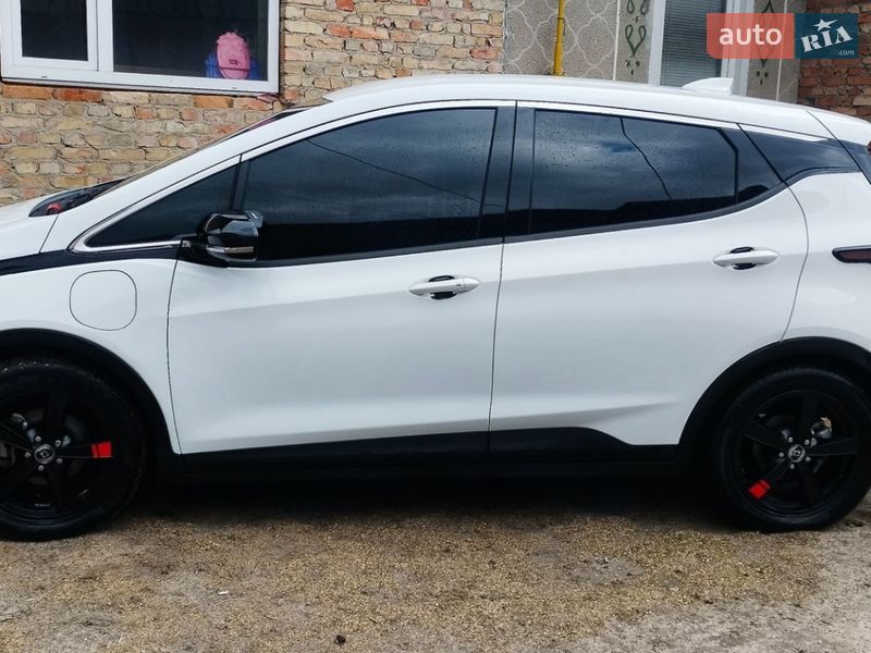 Хэтчбек Chevrolet Bolt EV 2023 в Золочеве фото 8 Хэтчбек Chevrolet Bolt EV 2023 в Золочеве