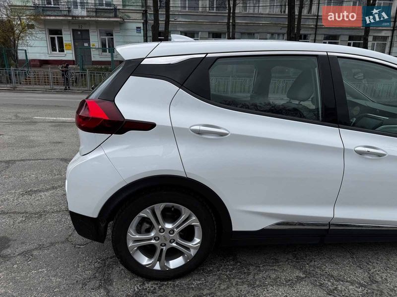 Хэтчбек Chevrolet Bolt EV 2020 в Киеве