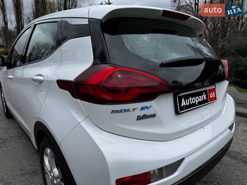 Хэтчбек Chevrolet Bolt EV 2020 в Киеве