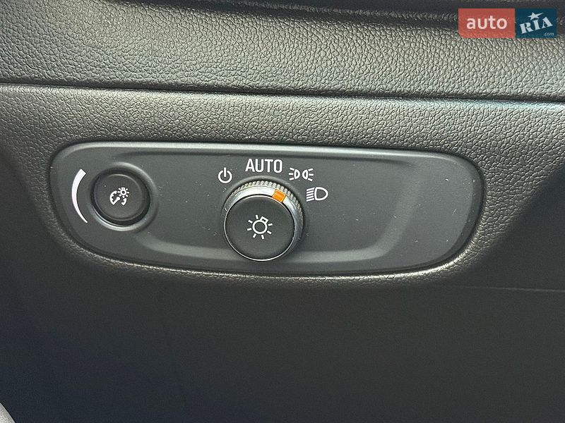 Хэтчбек Chevrolet Bolt EV 2021 в Киеве