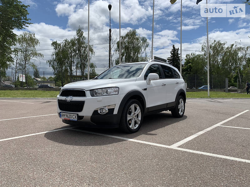 Позашляховик / Кросовер Chevrolet Captiva 2012 в 