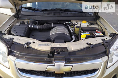 Позашляховик / Кросовер Chevrolet Captiva 2008 в 