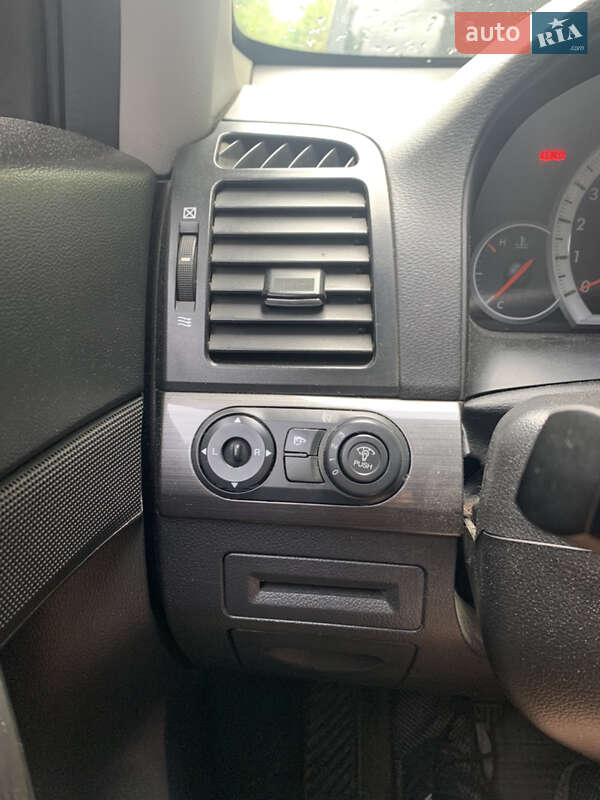 Универсал Chevrolet Captiva 2008 в Тячеве