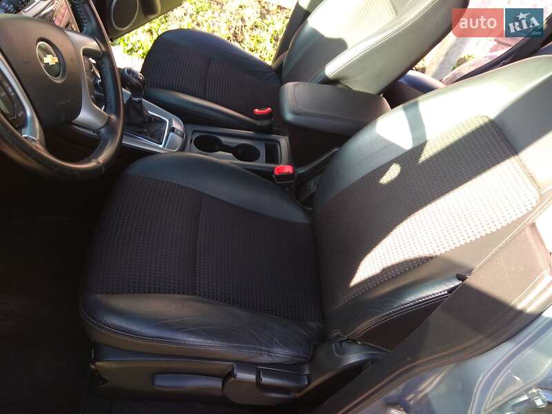 Внедорожник / Кроссовер Chevrolet Captiva 2011 в Ивано-Франковске