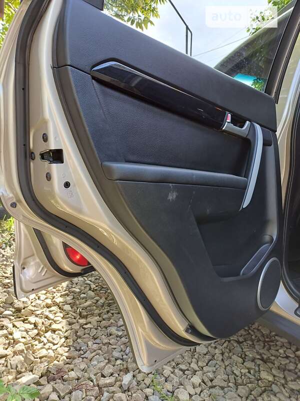 Позашляховик / Кросовер Chevrolet Captiva 2012 в Чернівцях
