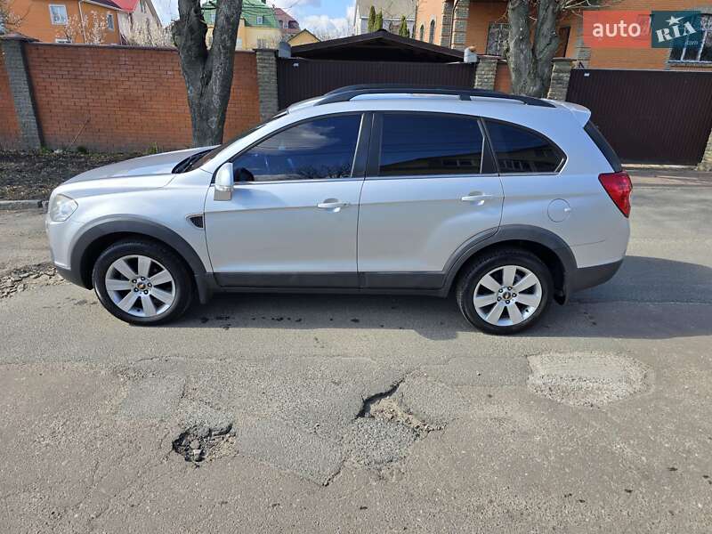 Позашляховик / Кросовер Chevrolet Captiva 2010 в Києві