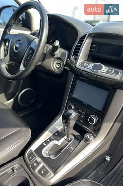 Позашляховик / Кросовер Chevrolet Captiva 2012 в 