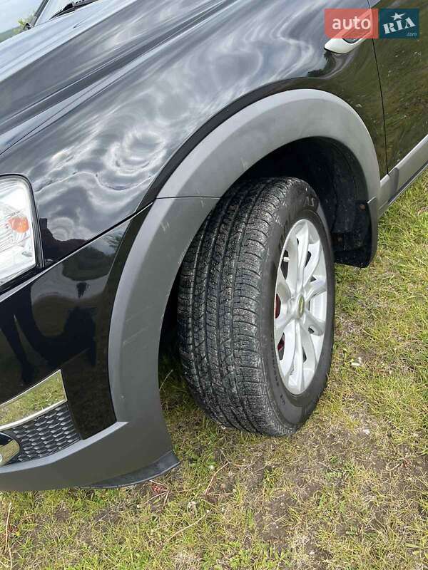 Внедорожник / Кроссовер Chevrolet Captiva 2012 в Новояворовске