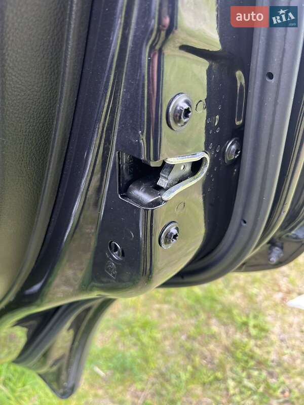 Внедорожник / Кроссовер Chevrolet Captiva 2012 в Новояворовске