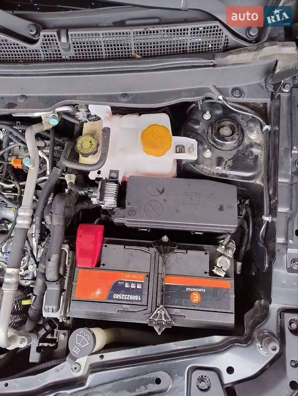 Внедорожник / Кроссовер Chevrolet Captiva 2012 в Новояворовске