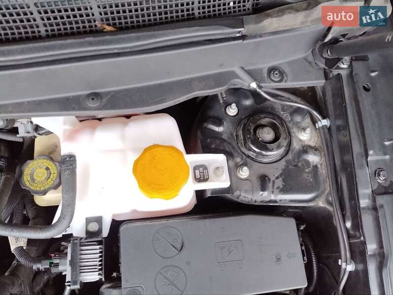 Внедорожник / Кроссовер Chevrolet Captiva 2012 в Новояворовске