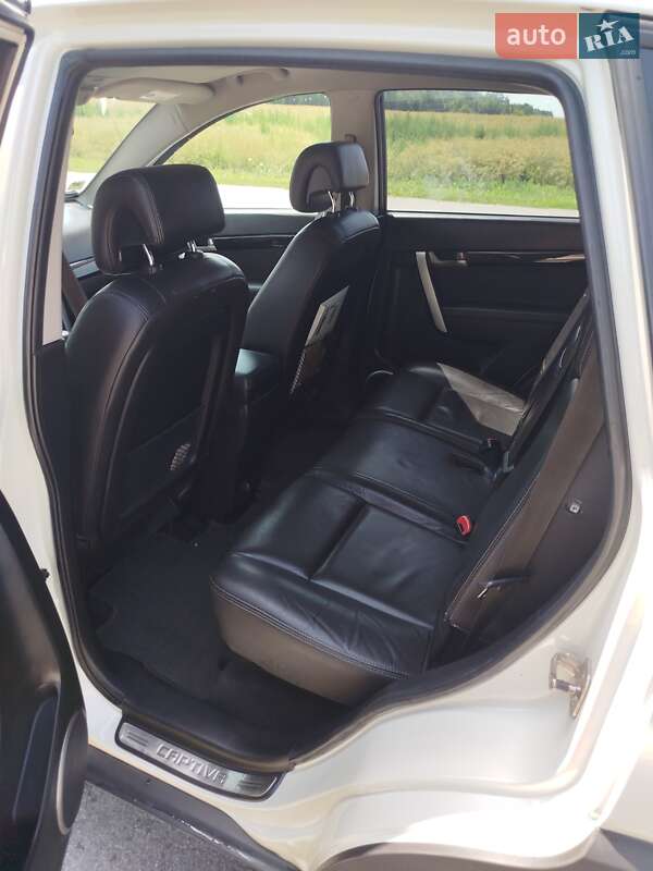 Внедорожник / Кроссовер Chevrolet Captiva 2011 в Житомире