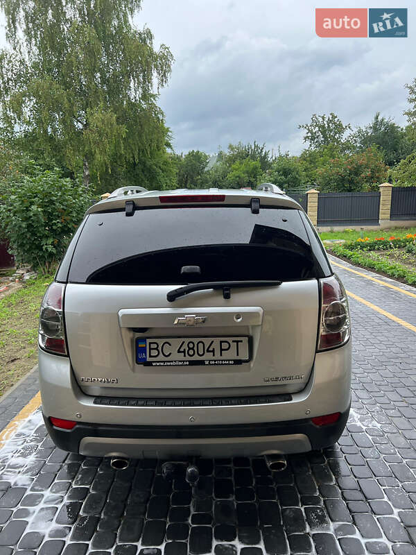 Внедорожник / Кроссовер Chevrolet Captiva 2011 в Новояворовске