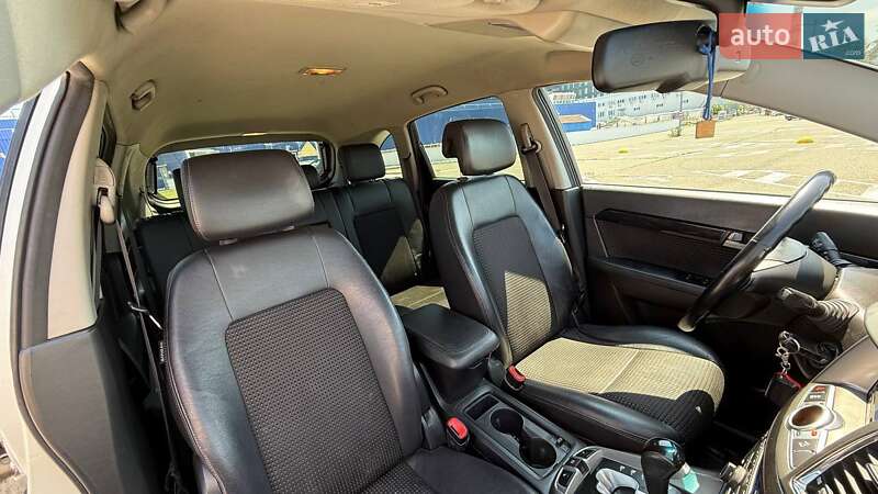 Позашляховик / Кросовер Chevrolet Captiva 2012 в Києві