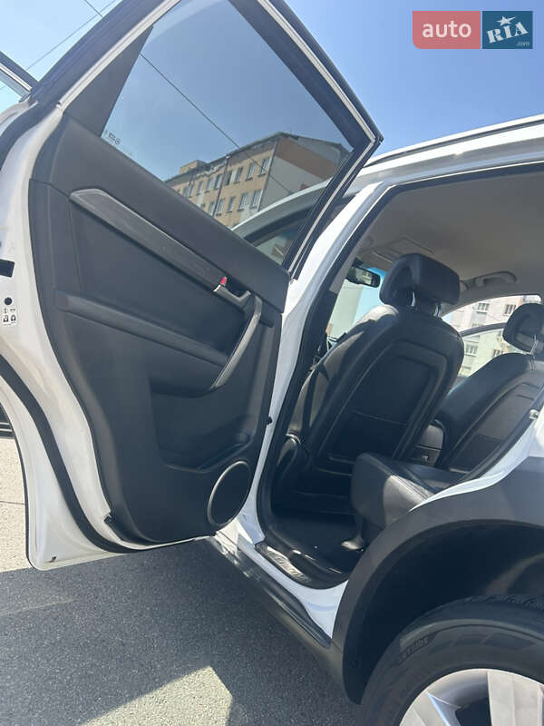 Внедорожник / Кроссовер Chevrolet Captiva 2010 в Харькове