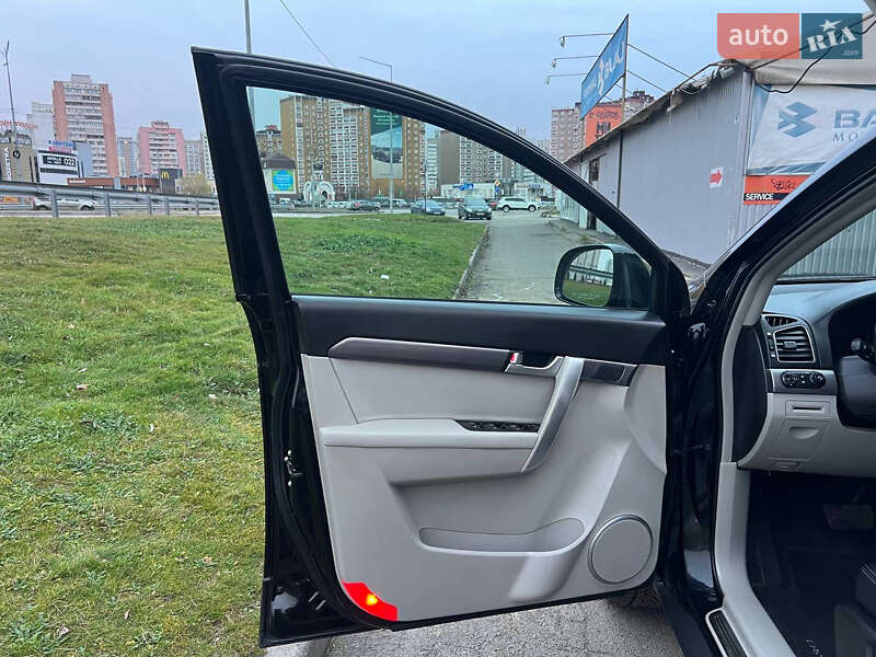 Внедорожник / Кроссовер Chevrolet Captiva 2011 в Киеве