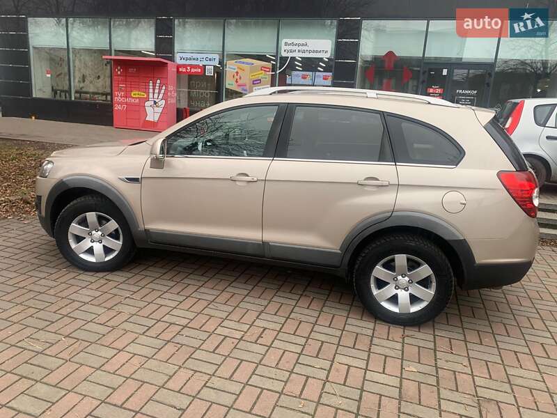 Позашляховик / Кросовер Chevrolet Captiva 2011 в Києві