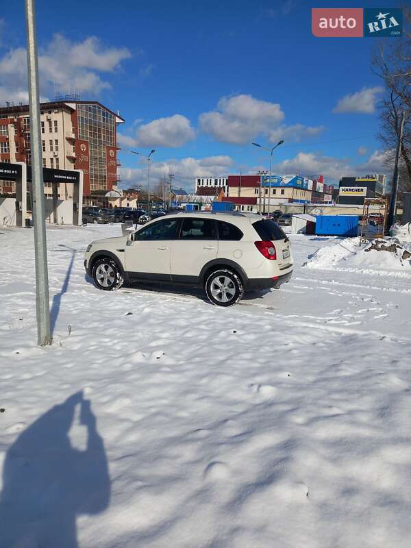 Позашляховик / Кросовер Chevrolet Captiva 2011 в Києві